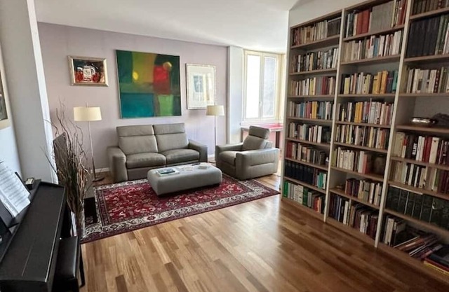 Spacious apartment close to downtown, station and hospital