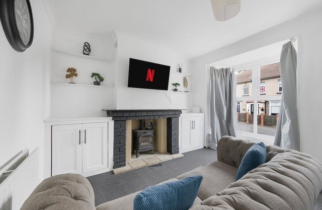 Modern 3Bed | A13/M25/Basildon Hospital | Sleeps 6