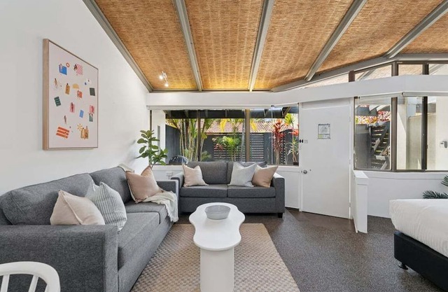 Hibiscus Villa - Spacious beachfront studio, private courtyard