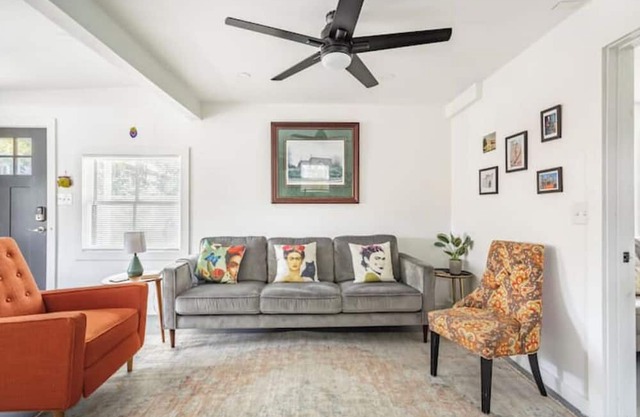 Charming cottage with AC in lovely San Antonio