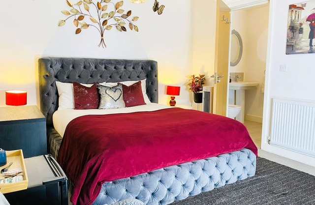 Igloo Magnolia "Genie" En-suite Room | Breakfast | Free Parking