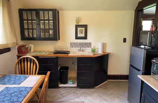 Lovely historic upstairs apartment with character