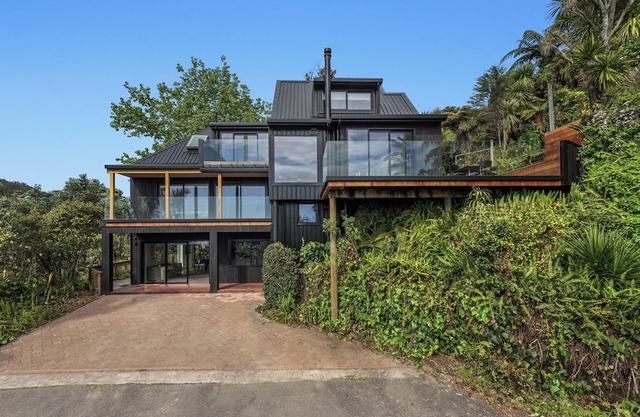 Treetop Hideaway - Ohope Holiday home