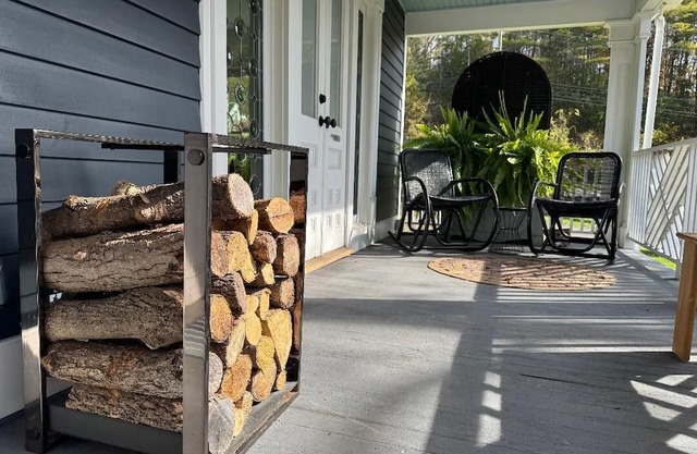 Black Walnut - Historic Country Escape