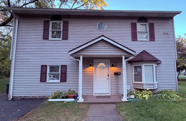 Peaceful 4-bedroom King House in East Rochester