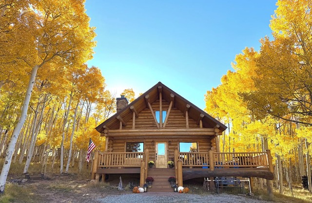Alpine Vista Chalet - Authentic Log Cabin - Sauna