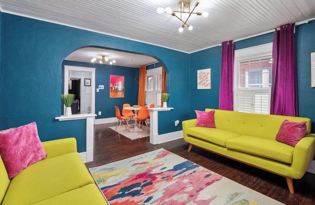 9 Min to STL Airport Pet-Friendly Getaway w/Fenced Yard