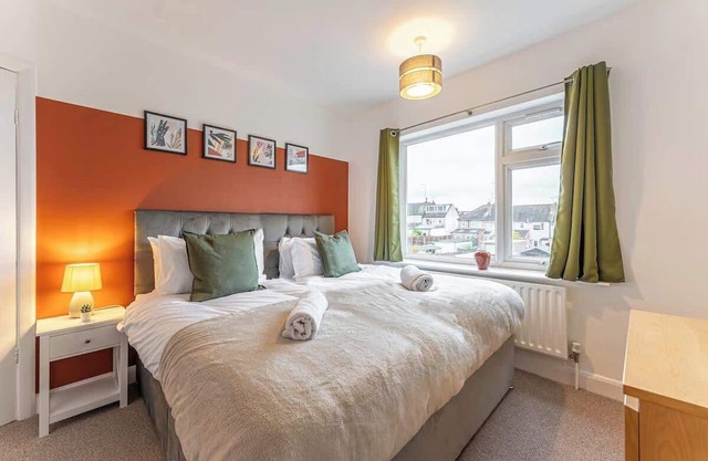 Spacious 3bed with parking Near NEC&BHX Airport