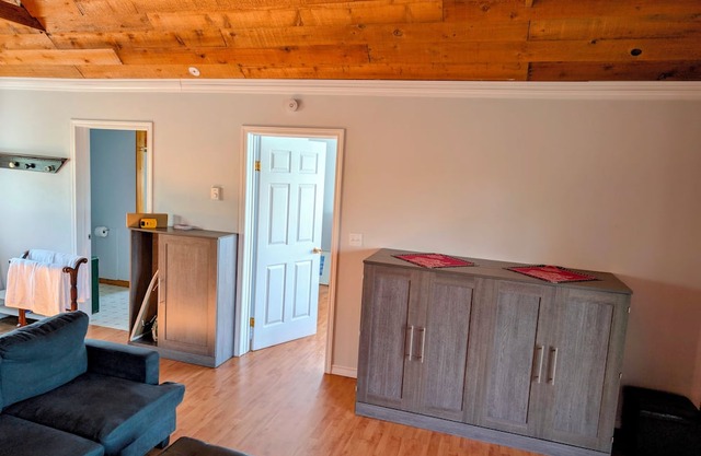 Cliff Haven on the Bay - Ocean, Bay, & Mountain View, 1 bdrm Cottage