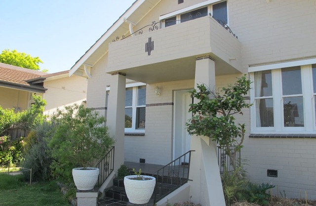 Glengrove @ Moonee Ponds, sleeps 6, big garden