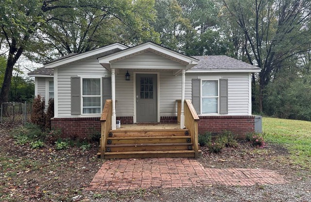 Livie’s Cozy Cottage Near Collierville