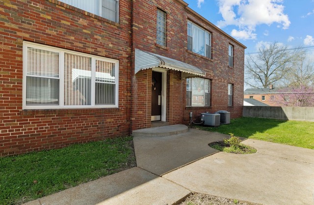 Entire 2 bedrooms apartment in Prime location.