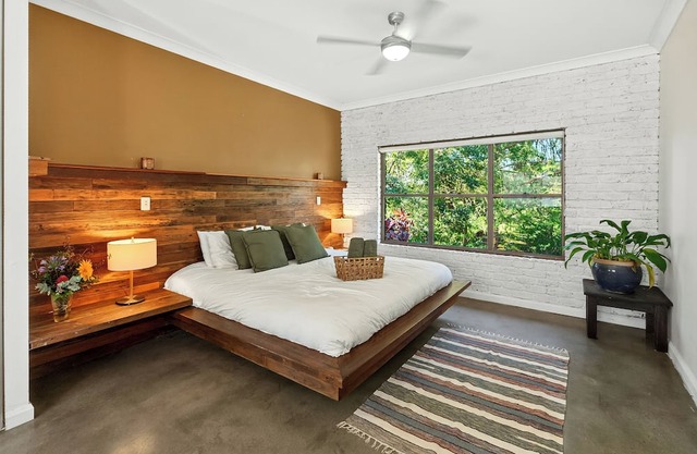 Hidden Grove @ Burringbar