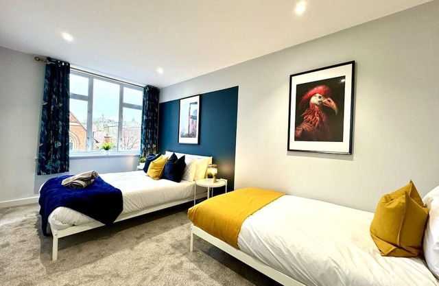 Modern 6BR | 12 Beds | Near Beach | Sleeps 20