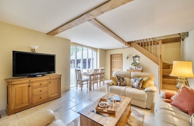 Coach House - sleeps 4 guests in 2 bedrooms