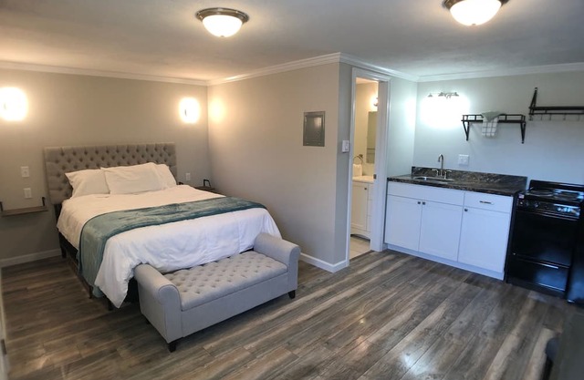 All-inclusive studio apartment with utilities included-Unit 8