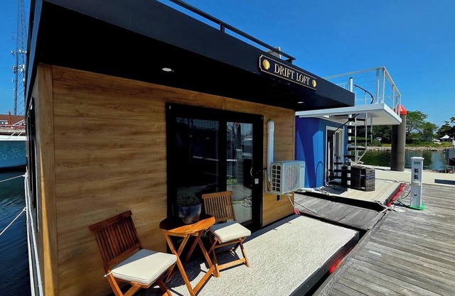 Drift Loft Houseboat