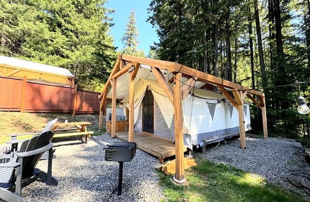 Glamping! Luxury Tent - Ranger, Idleyld Park, OR
