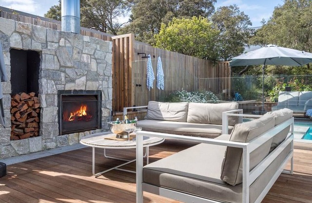 The Hideaway - Coastal Chic Living with pool and spa