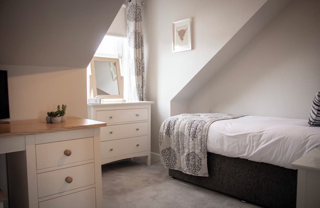 Cosy cottage, with on site amenities, minutes from Royal Troon Golf Club & beach