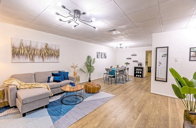 14 Guests Alamo River Walk Zoo SeaWorld SAT