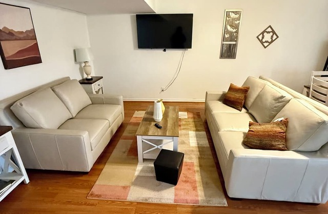 3-bedroom house in lovely Garland with WiFi, AC