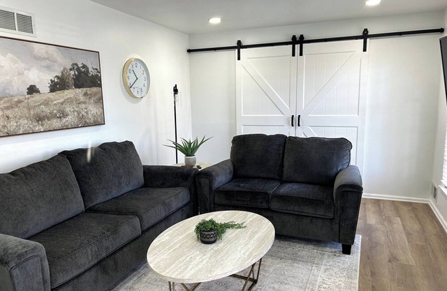 Ultimate 2 King Ensuite Contemporary 14 guests + Apt 5Bdrm