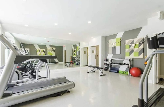 Charming Cozy Retreat with WiFi & Fitness Room Access