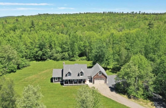 Timber Tide Retreat Just 15 Minutes to Belfast