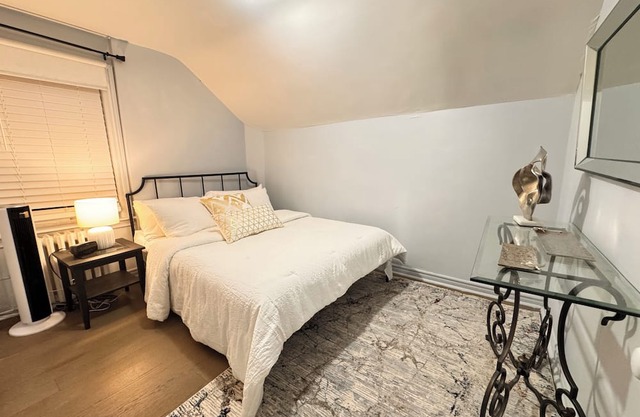 Lakeshore Full Apartment - Steps to Bars & Fun in Port Credit