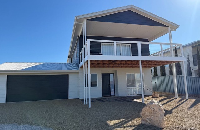 Bayview Escape - Sea views from balcony! Off Peak Special!