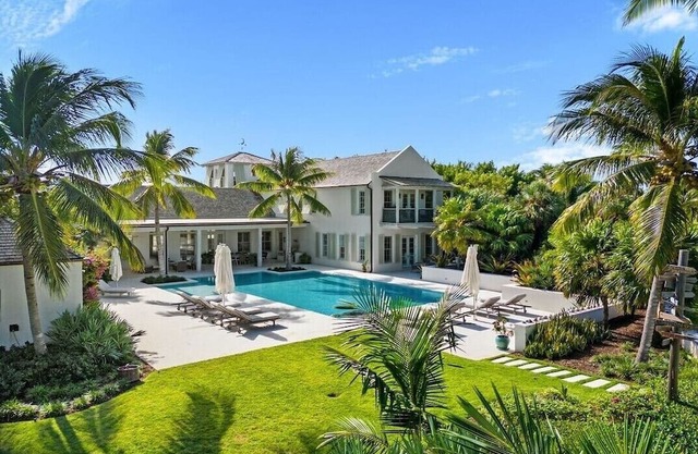 Luxurious Island Retreat in Ocean Club Estates