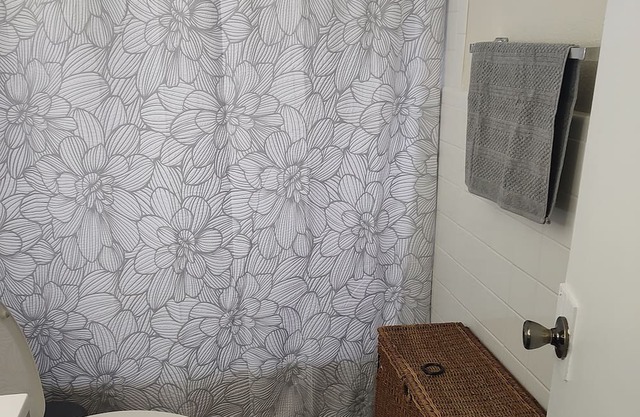 Charming 2-bedroom house in a quiet neighborhood yet convient to everything.