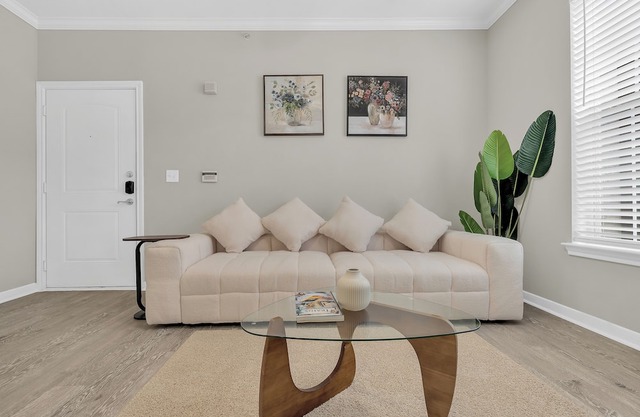 Charming 1BD in Magnolia - pool, gym & steps from shops!