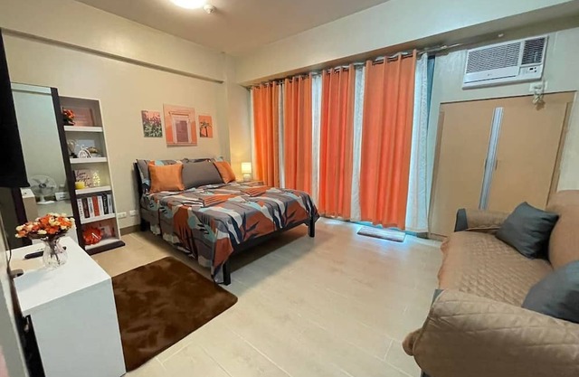 Cozy Airport Condotel 2-3 mins away from Resorts World Manila