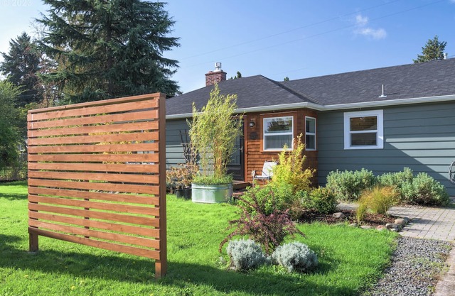 Cheerful 2 Bedroom, 2 Bath Home with Hot Tub