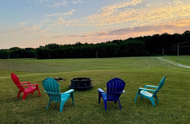 Charming 2-bedroom house in Harbor Country. 5 minutes from downtown Three Oaks