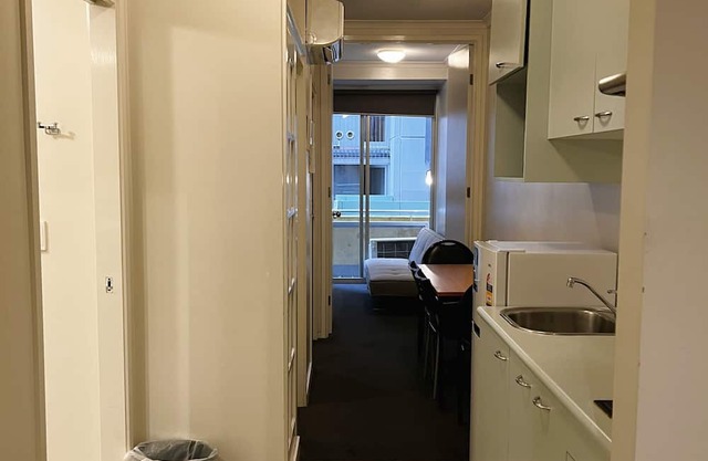 Modern 2BR Apartment for 4 | Melbourne CBD