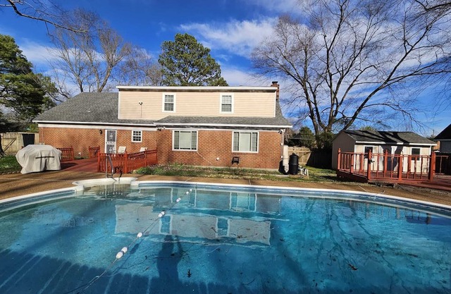 5-BR Home with POOL Near Collierville - Primary Master Bedroom Downstairs.