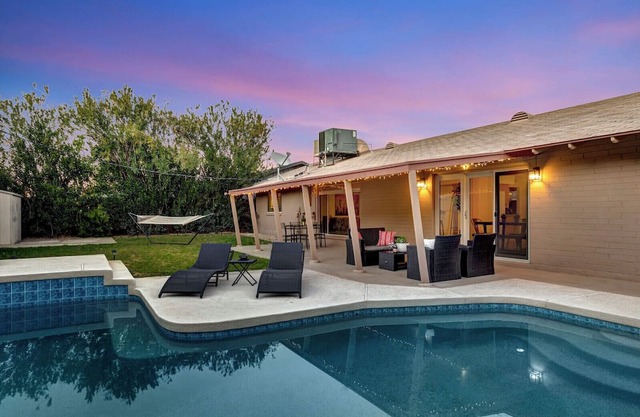 Paradise Scottsdale - 6 Beds/4 Bedrooms + Pool!