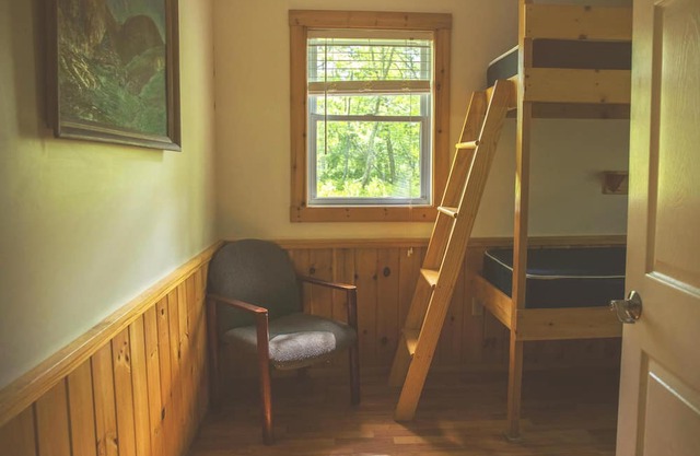 Cabin, 16 Bunks, Kitchen, Bathroom