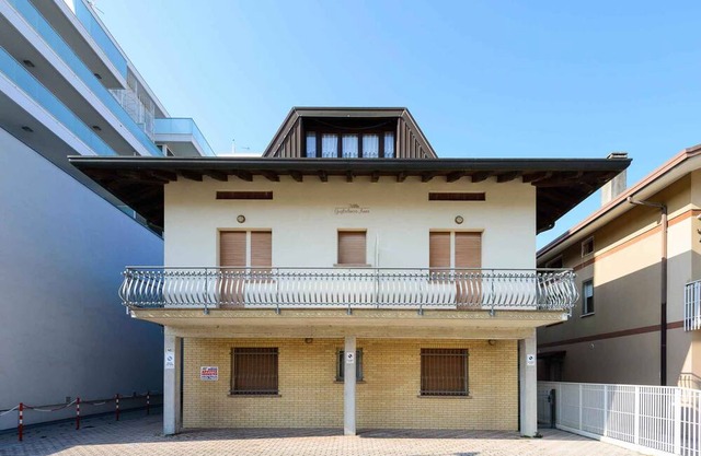 Holiday apartment with balcony and air conditioning
