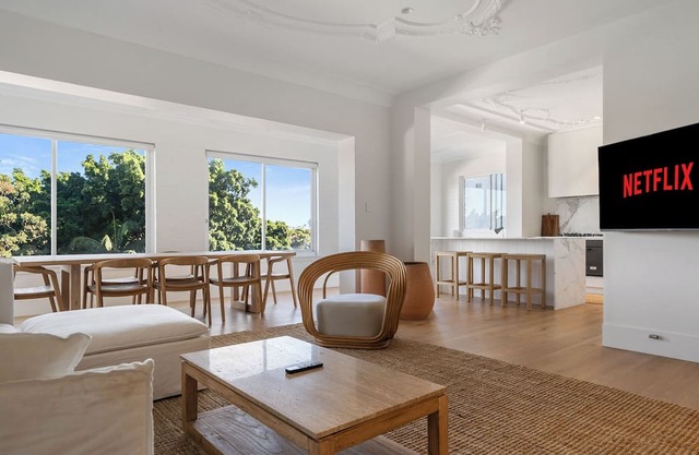 Luxe 3BR Full-Floor Suite w/Views | Darling Point