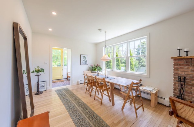 Renovated 3-bedroom house in Bellport Village with Pool