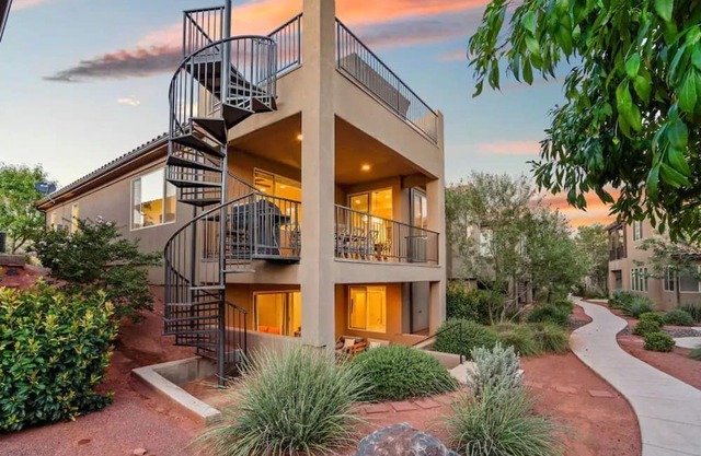 Entire Home - *Paradise Pools* Two King Suites*