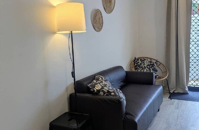 Modern retreat in beautiful beach suburb of tropical Far North Qld. Dog-friendly