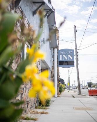 Deluxe Inn