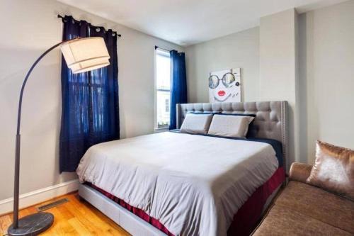 2 King Sized Beds - Marvin's - Capital Hill