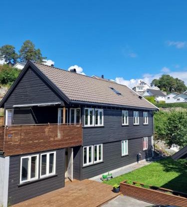 Flott enebolig med 4 soverom, 2 bad. Solrik terrasse