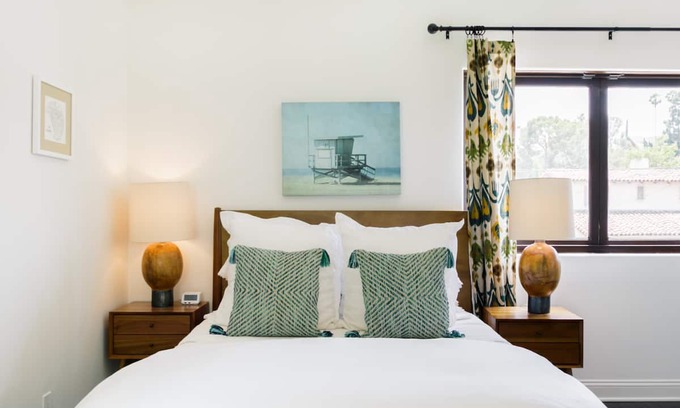 Los Feliz House | Los Feliz Casita Guesthouse Nestled in Private Garden